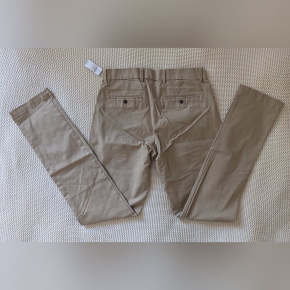 NWT GAP 29x34 Athletic Taper Chinos, Khaki - Picture 4 of 4